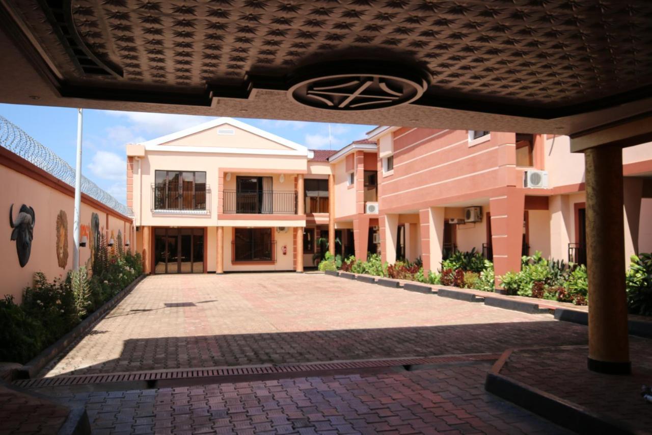 The Big 5 Hotel, Lodge & Camp Lubumbashi Exterior photo